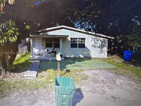 1443 NW 70th St, Miami, FL 33147