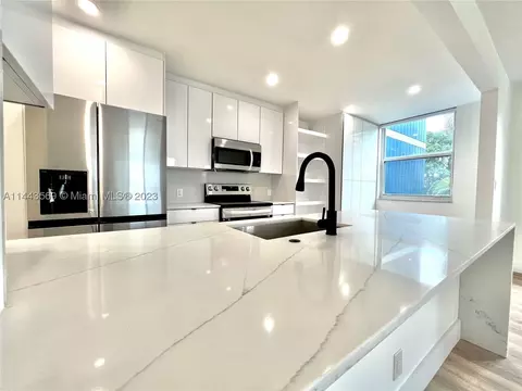 4200 Hillcrest Dr #220, Hollywood, FL 33021