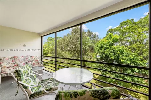 2324 S Cypress Bend Dr #315, Pompano Beach, FL 33069