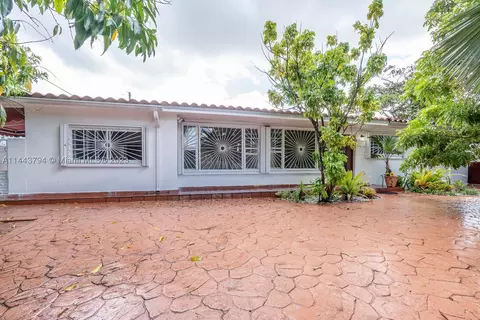 5355 W 6th Ln, Hialeah, FL 33012