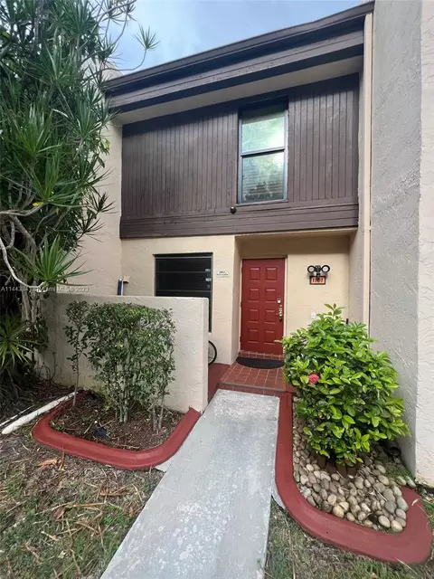 1101 NW 99 Ter #32, Pembroke Pines, FL 33024