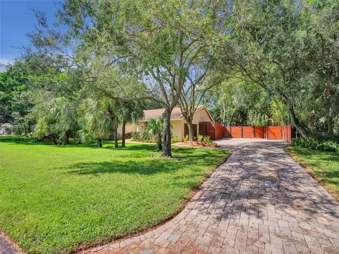 9461 SW 147th St, Miami, FL 33176