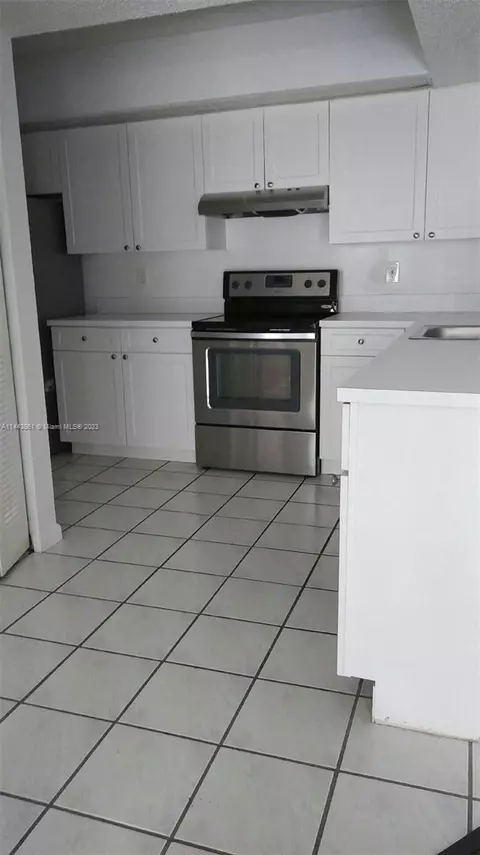 18890 NW 57th Ave #306, Hialeah, FL 33015