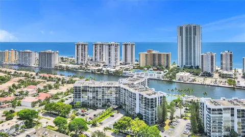 1000 Parkview Dr #1016, Hallandale Beach, FL 33009