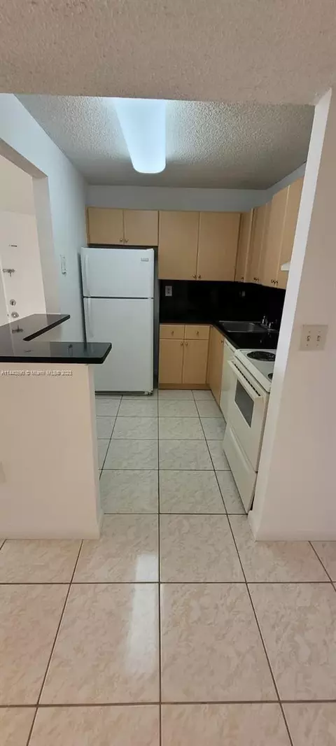 7110 NW 179th St #308, Hialeah, FL 33015