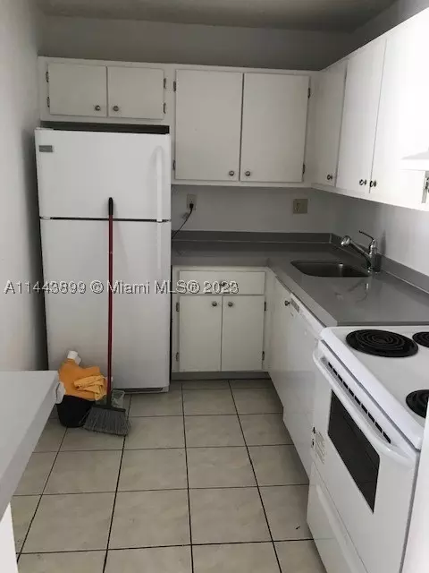 7100 NW 179th St #108, Hialeah, FL 33015