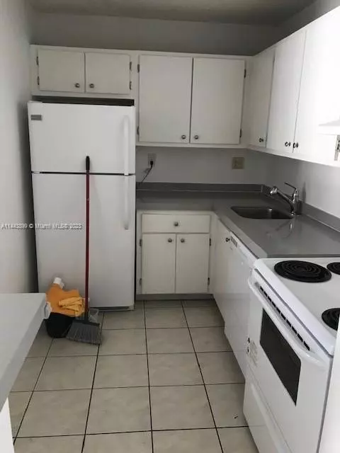 7100 NW 179th St #108, Hialeah, FL 33015