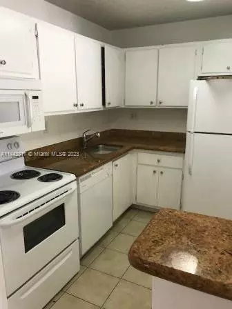 7180 NW 179th St #211, Hialeah, FL 33015