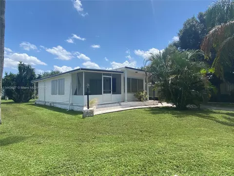 8610 SW 21st St, Davie, FL 33324