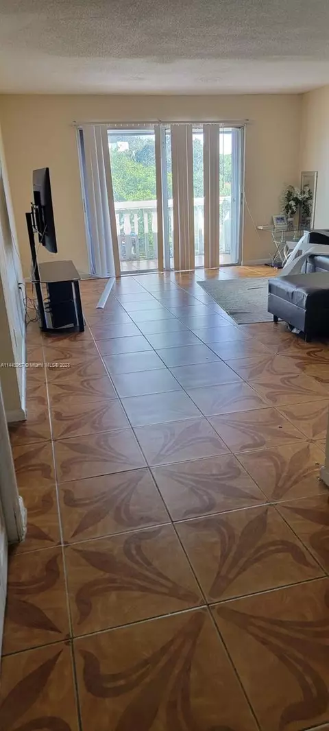 15225 NE 6th Ave #B308, Miami, FL 33162