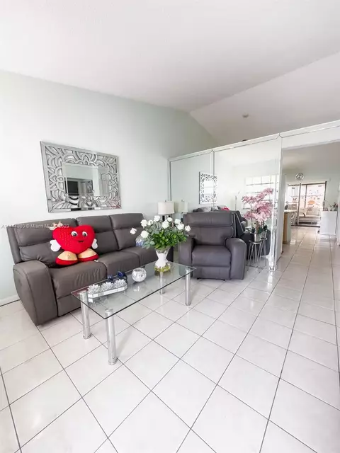 2134 W 53rd St, Hialeah, FL 33016 photo 2