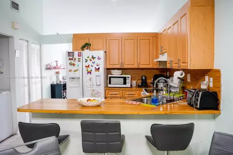 2134 W 53rd St, Hialeah, FL 33016 photo 4
