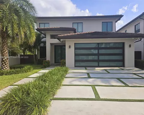 8706 NW 146th Ln, Miami Lakes, FL 33018