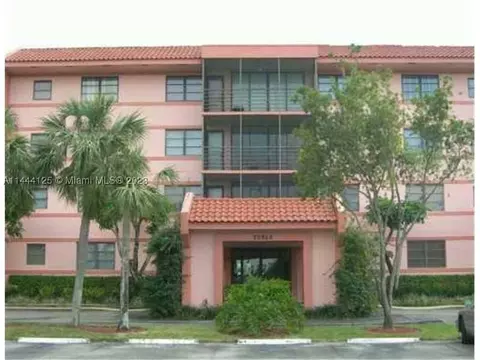 20860 San Simeon Way #107-6, Miami, FL 33179