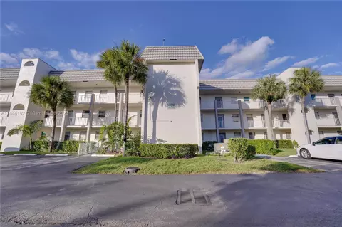 8200 Sunrise Lakes Blvd #101, Sunrise, FL 33322