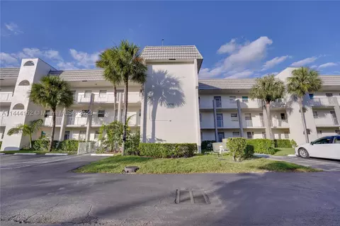 8200 Sunrise Lakes Blvd #101, Sunrise, FL 33322
