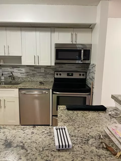 18815 NW 62nd Ave #104, Hialeah, FL 33015