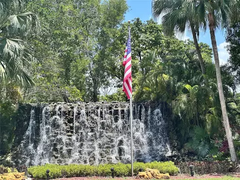 16300 Golf Club Rd #513, Weston, FL 33326
