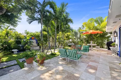 Exterior - 8706 Byron Ave, Surfside, FL 33154 photo 5 of 8