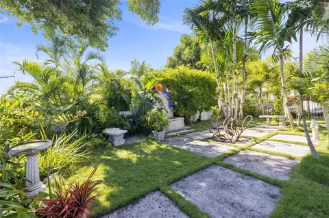 Exterior - 8706 Byron Ave, Surfside, FL 33154 photo 6 of 8