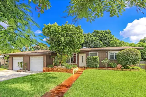 911 W 51st Pl, Hialeah, FL 33012