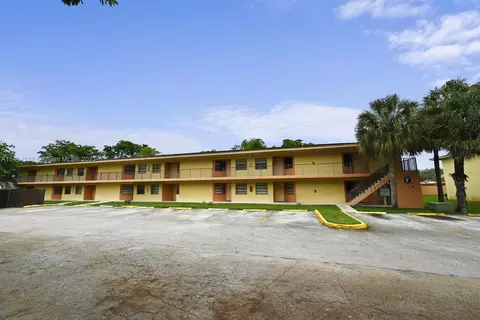 4034 Lakeside Dr #4034, Tamarac, FL 33319