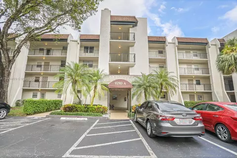 9230 Lagoon Pl #308, Davie, FL 33324
