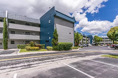 7817 Golf Circle Dr #309, Margate, FL 33063