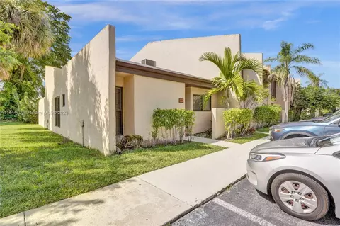 9900 NW 10th St #14, Pembroke Pines, FL 33024
