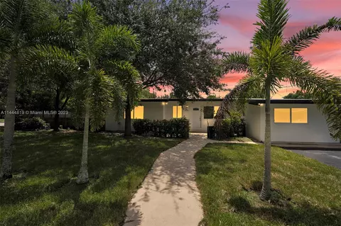 1115 E Country Club Cir, Plantation, FL 33317