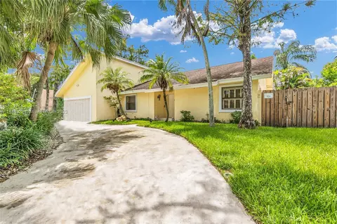 7020 NW 49th Pl, Lauderhill, FL 33319