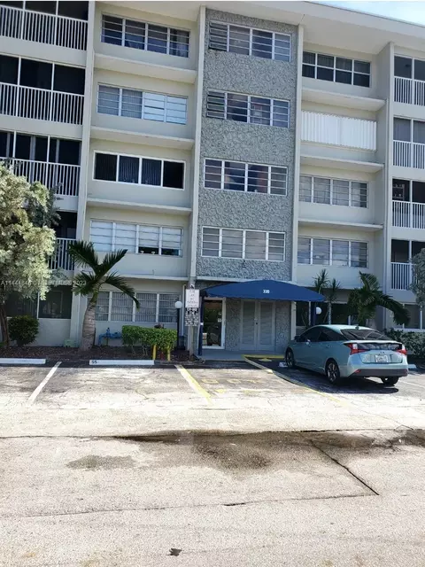 330 SE 2nd St #204H, Hallandale Beach, FL 33009