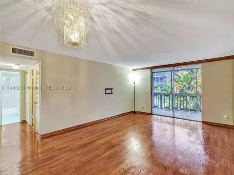 610 NE 12th Ave #207, Hallandale Beach, FL 33009