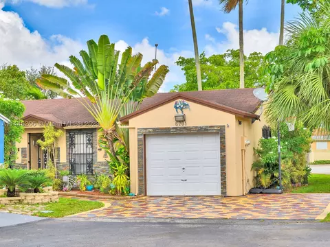 6701 NW 199th Ter, Hialeah, FL 33015