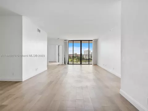 20281 E Country Club Dr #1405, Aventura, FL 33180