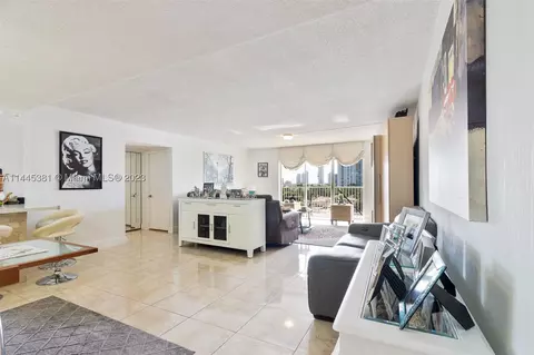 2851 NE 183rd St #701E, Aventura, FL 33160