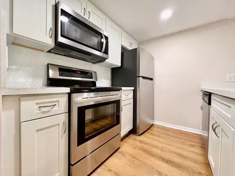 8180 Geneva Ct #228, Doral, FL 33166