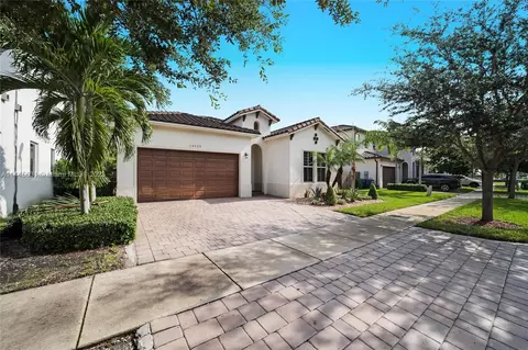 14929 SW 176th Ter, Miami, FL 33187