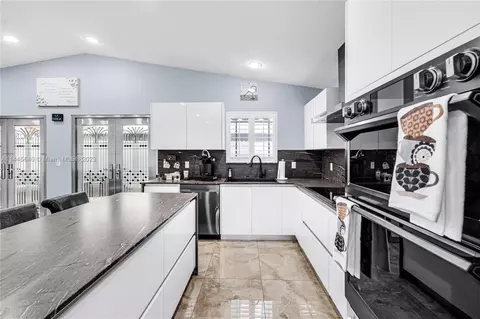 3192 W 72nd Ter, Hialeah, FL 33018 photo 8