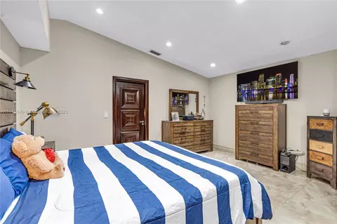 3192 W 72nd Ter, Hialeah, FL 33018 photo 17