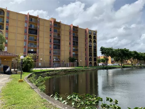 4717 NW 7th St #708-10, Miami, FL 33126