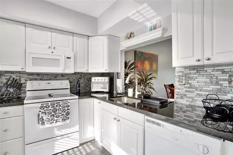 6422 E Pinehurst Cir E #D29, Tamarac, FL 33321