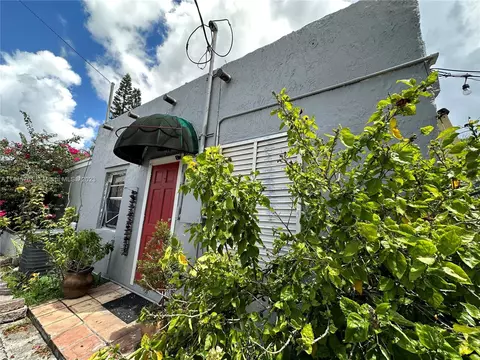 8261 NW South River Dr, Medley, FL 33166