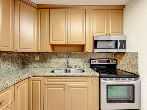 778 E 30th St, Hialeah, FL 33013 photo 10