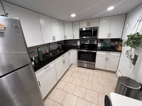 Undisclosed, Sunny Isles Beach, FL 33160