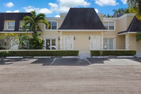 2304 NE 11th St #207, Hallandale Beach, FL 33009