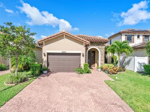 4923 NW 51st Ter, Tamarac, FL 33319