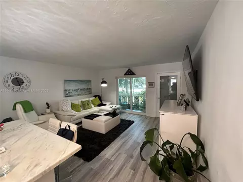 200 Galen Dr #108, Key Biscayne, FL 33149