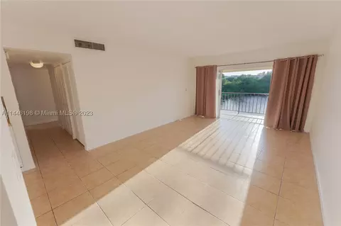 8775 Park Blvd #302, Miami, FL 33172