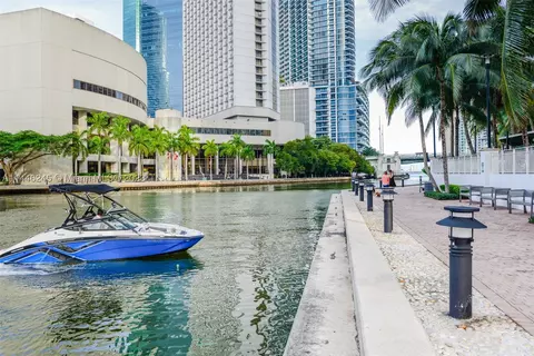 31 SE 5th St #1808, Miami, FL 33131